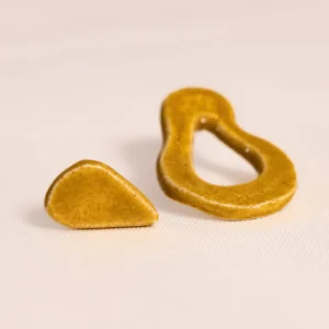 Brinco Assimétrico Açafrão