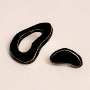 Brinco Assimétrico Preto Ébano