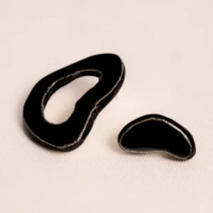 Brinco Assimétrico Preto Ébano